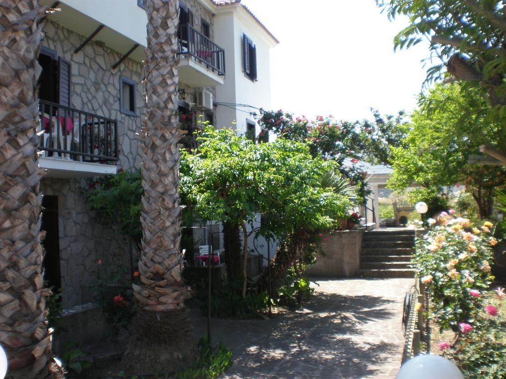 Islands Apartments ペトラ エクステリア 写真